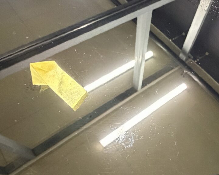 新車のTOYOTAランドクルーザのコーティング施工前ディーラーからの入庫状態シミ