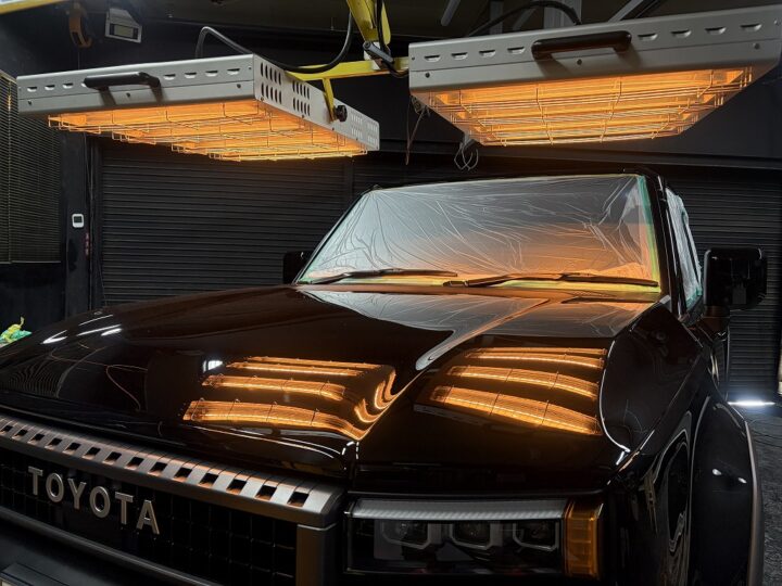 TOYOTAランドクルーザにガラス多層コーティング施工後近赤外線ヒーターを使って強制乾燥
