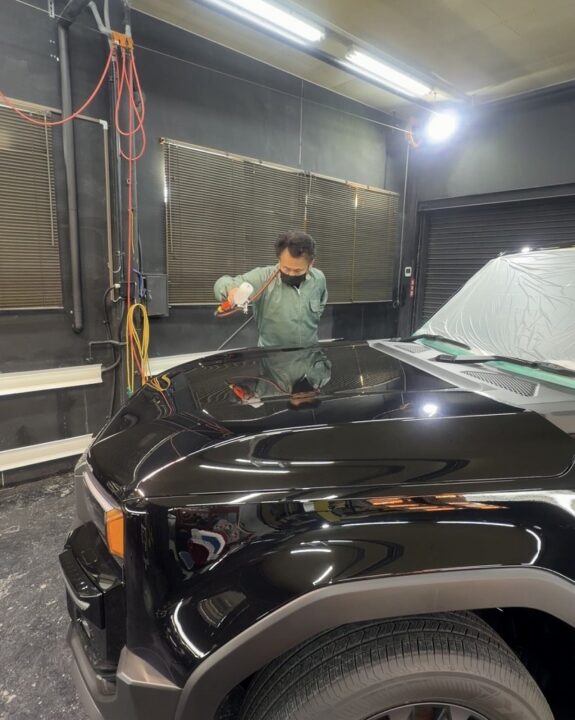 TOYOTAランドクルーザにガラスコーティング多層吹き付け施工