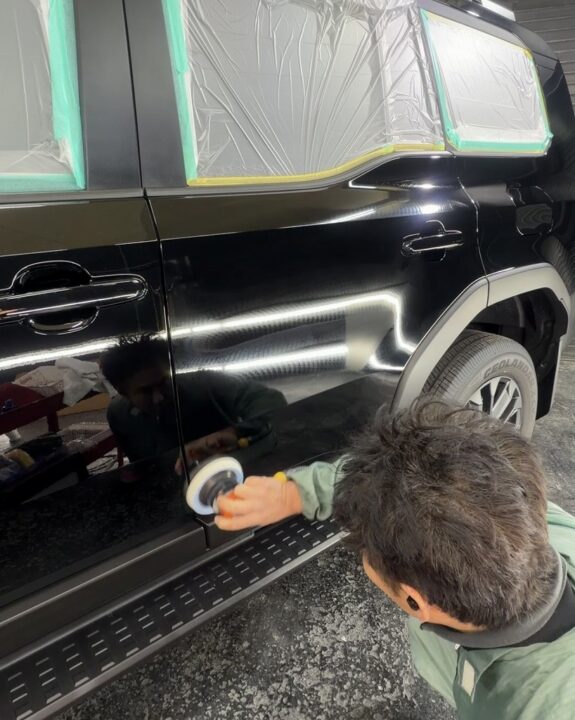 TOYOTAランドクルーザにガラスコーティング3層目親水コーティング剤ダブルアクションで施工