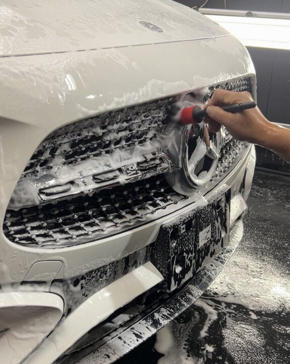 メルセデスベンツ GLA180にセラミックコーティングSystemX Crystal SSを施工前グリル洗浄