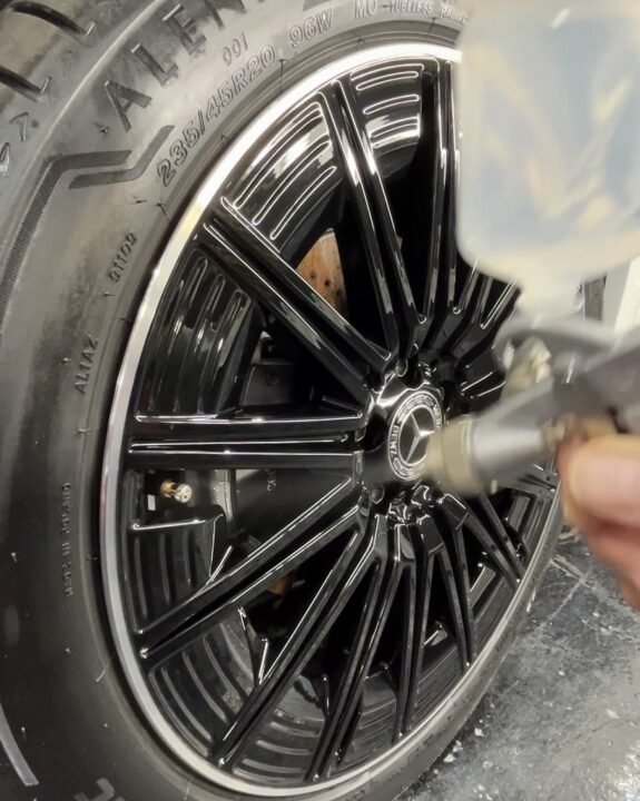 メルセデスベンツ GLA180のホイールにセラミックコーティングSystemX を施工