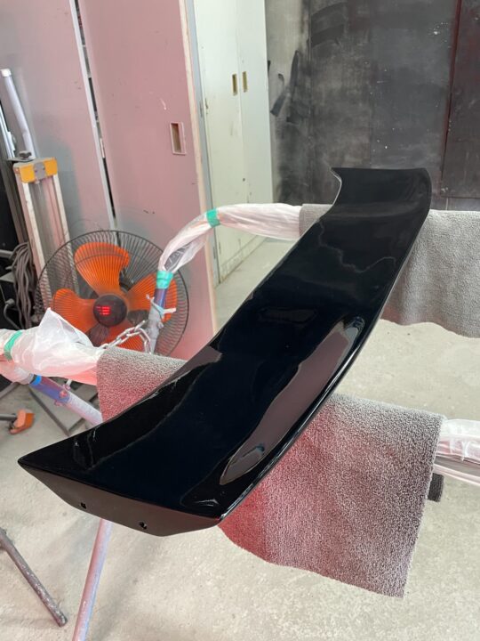 IMG_9604 - 鈑金塗装・カーコーティング・車検|山口県 東洋ボデー株式会社 ルノー・スポール メガーヌ R.S ウルティム スポイラー取付・塗装