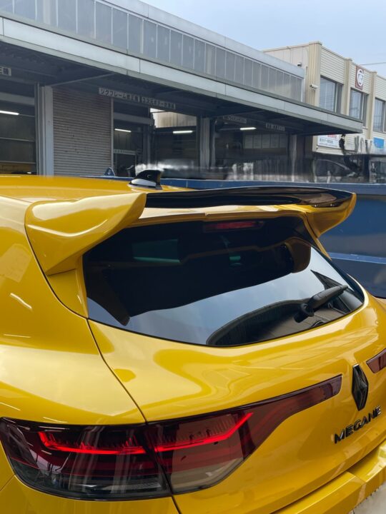 IMG_9902 - 鈑金塗装・カーコーティング・車検|山口県 東洋ボデー株式会社 ルノー・スポール メガーヌ R.S ウルティム スポイラー取付・塗装