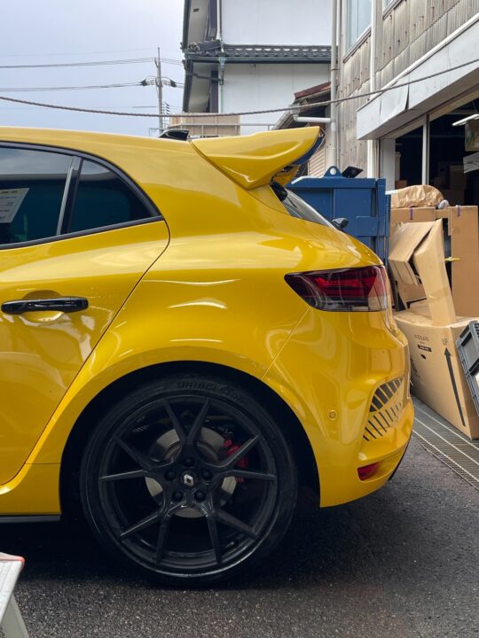 IMG_9913 - 鈑金塗装・カーコーティング・車検|山口県 東洋ボデー株式会社 ルノー・スポール メガーヌ R.S ウルティム スポイラー取付・塗装