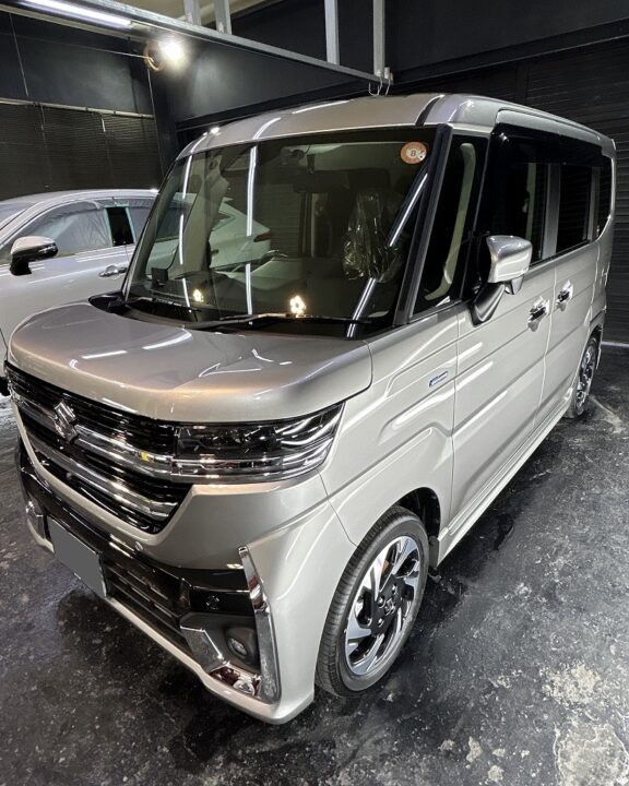 SUZUKIスペーシアカスタムにＧguardガラスコーティング３層（親水）＋ホイールコーティングを施工