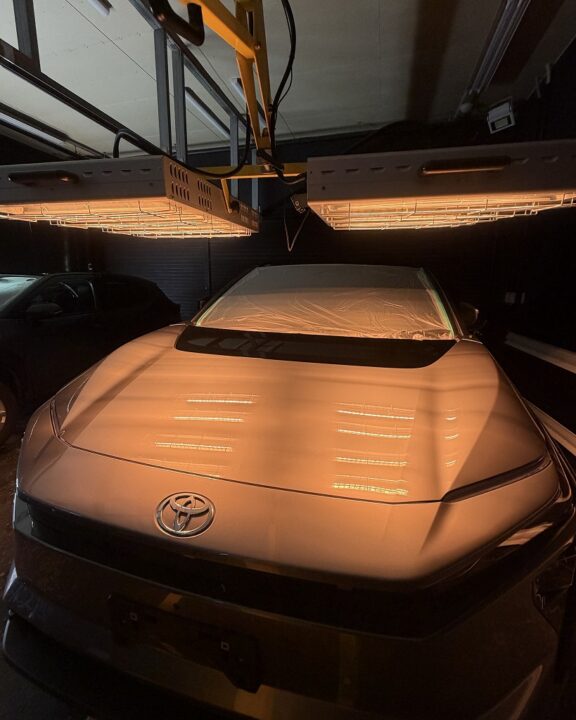 TOYOTA bz4xにセラミックコーティング施工後近赤外線ヒーター乾燥