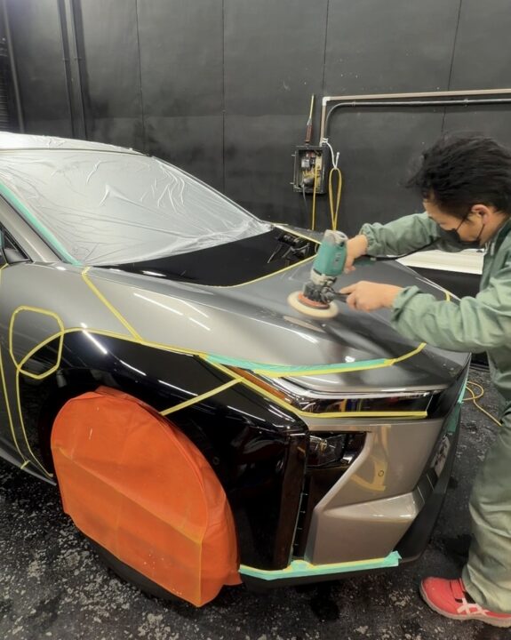 TOYOTA bz4xにセラミックコーティング施工前磨き艶出し