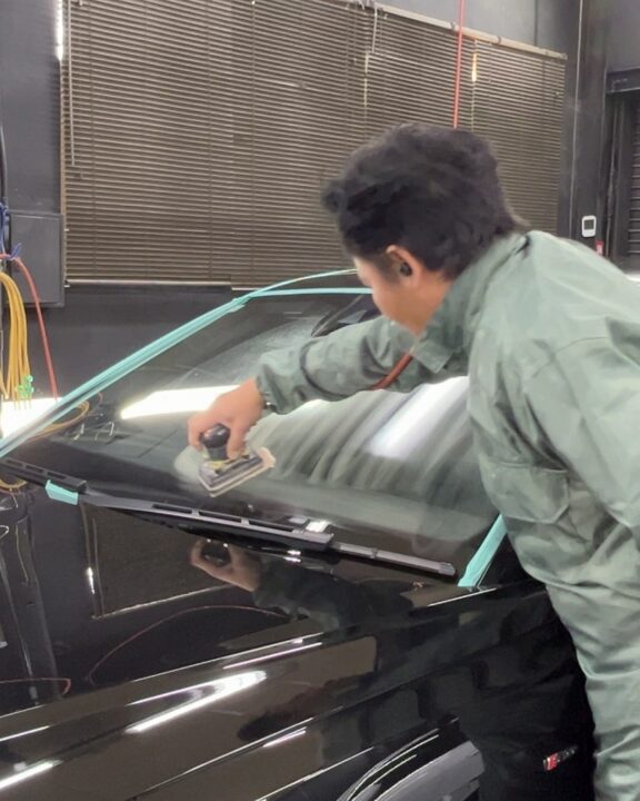 アウディ―A8に窓ガラス撥水コーティング施工