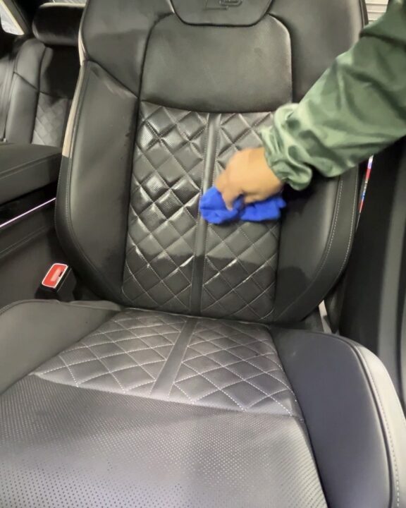 アウディ―A8に