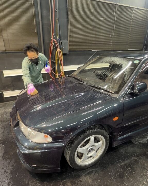 MITSUBISHI ランサーエボリューションにセラミックコーティング施工前洗車油分除去