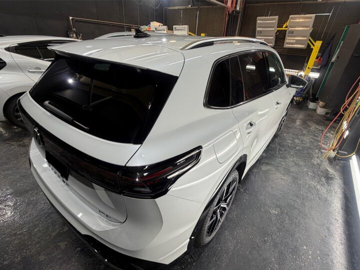 フォルクスワーゲンのティグアンにセラミック子ティングSystemX Crystal SS　フロントガラスっコーティング　 ホイールコーティングを施工