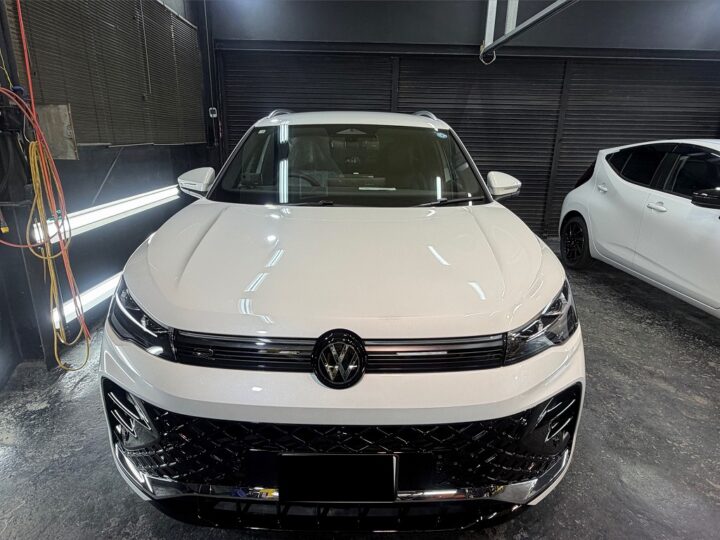 フォルクスワーゲンのティグアンにセラミック子ティングSystemX Crystal SS　フロントガラスっコーティング　 ホイールコーティングを施工