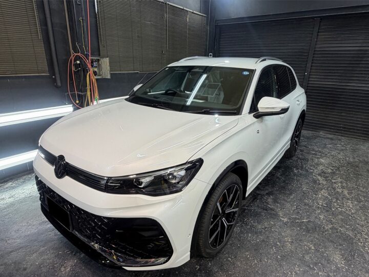 フォルクスワーゲンのティグアンにセラミック子ティングSystemX Crystal SS　フロントガラスっコーティング　 ホイールコーティングを施工