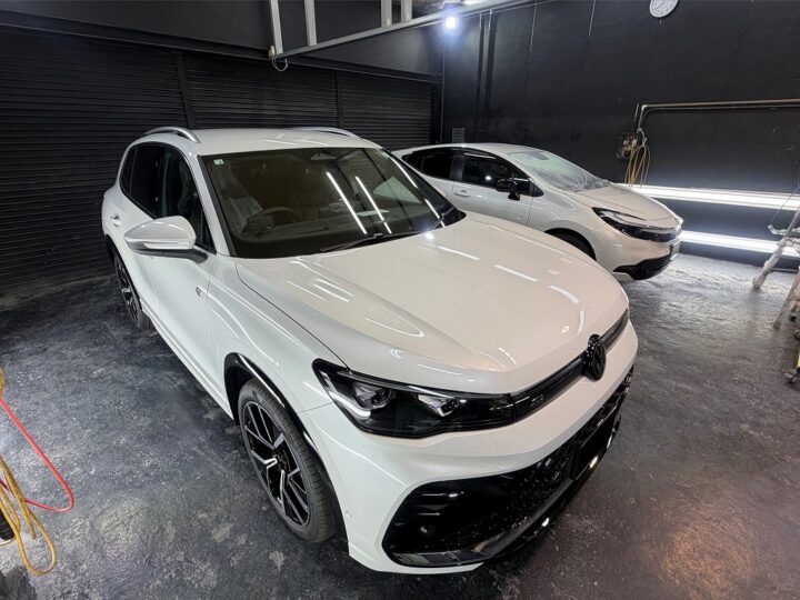 フォルクスワーゲンのティグアンにセラミック子ティングSystemX Crystal SS　フロントガラスっコーティング　 ホイールコーティングを施工