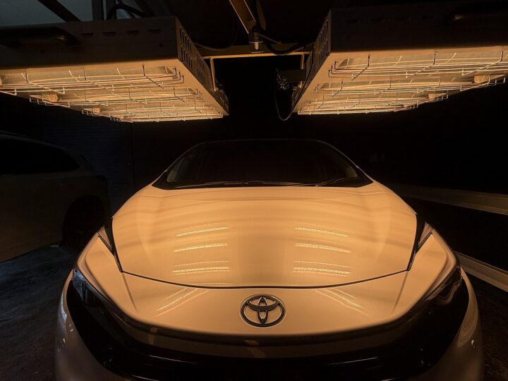 TOYOTA アクアの新車にセラミックコーティングSystemXPROを施工後近赤外線ヒーターを使って乾燥硬化