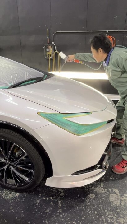 TOYOTA プリウスコーティング専用プライマーを吹き付け施工