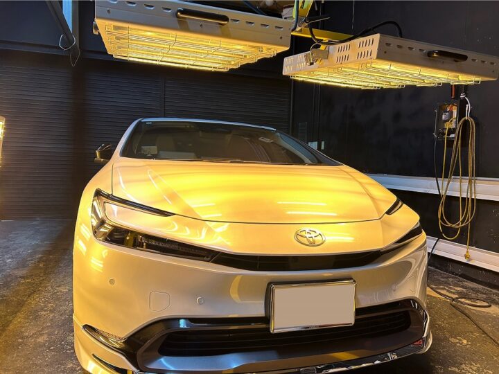 TOYOTA プリウスにセラミックコーティングSystemXPROとホイールコーティングを施工後近赤外線ヒーターを使って乾燥・硬化。