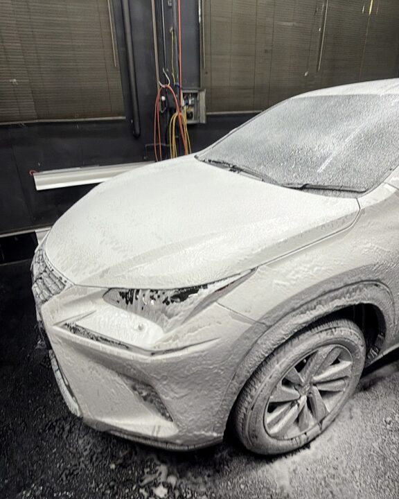 レクサスNX300にセラミックコーティングSystemXせこうするまえに徹底洗車で下地処理