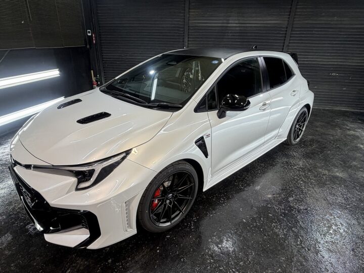 TOYOTAのGRカローラにセラミックコーティングSystemXPROとホイールコーティングとハンドルコーティングを施工