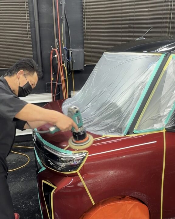 DAIHATSU タントにGguardガラスコーティング施工前に磨きをかけてボティー表面を整える