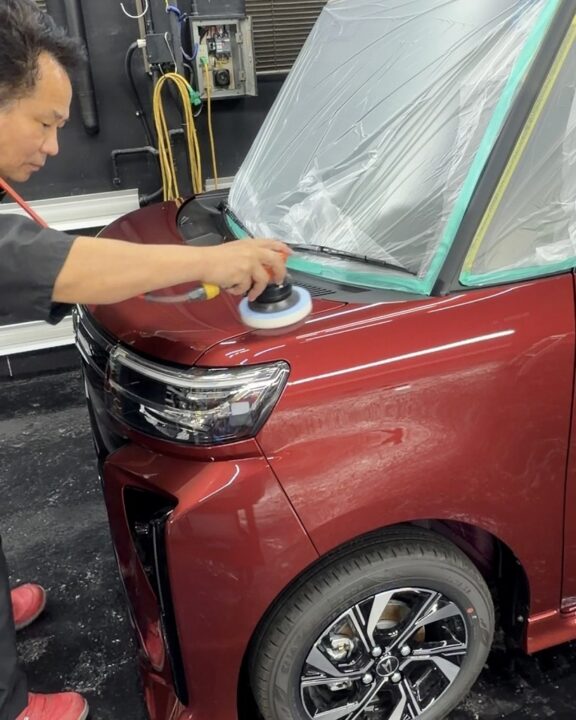 DAIHATSU タントにGguardガラスコーティング3層を施工後近赤外線ヒーターを使って乾燥硬化