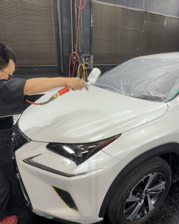 レクサスNX300にコーティング用プライマー塗布