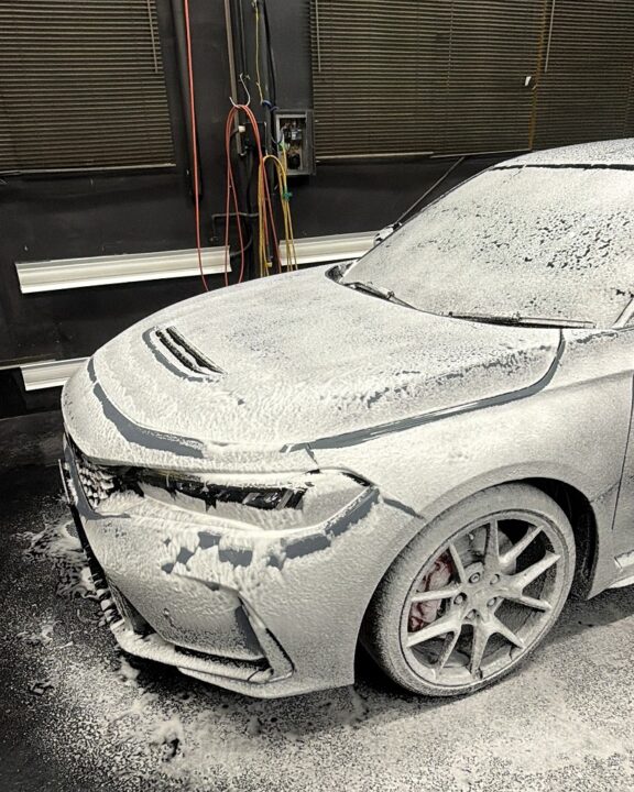 HONDAシビックTYPE-RにセラミックコーティンングSystemXPROとホイールコーティングを施工前に洗車下地作り