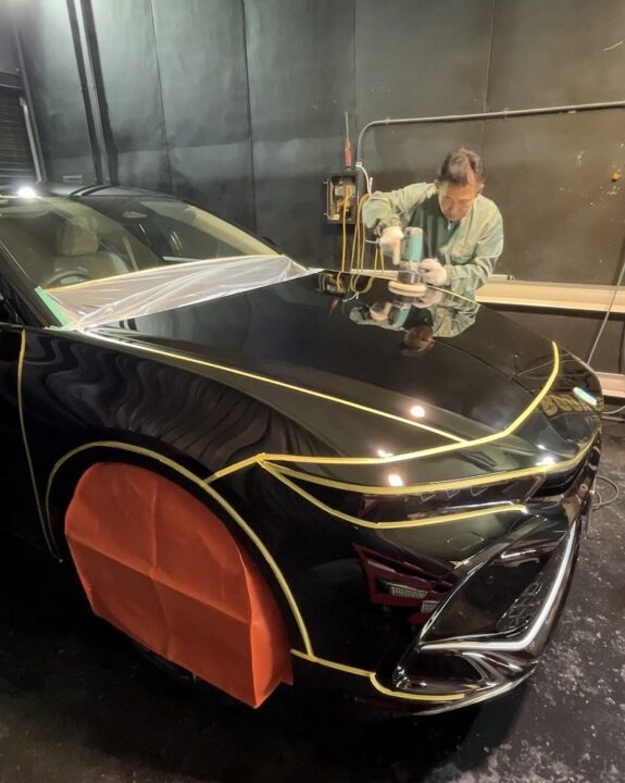 TOYOTA クラウンクロスオーバーにセラミックコーティングを施工するので全体を磨く