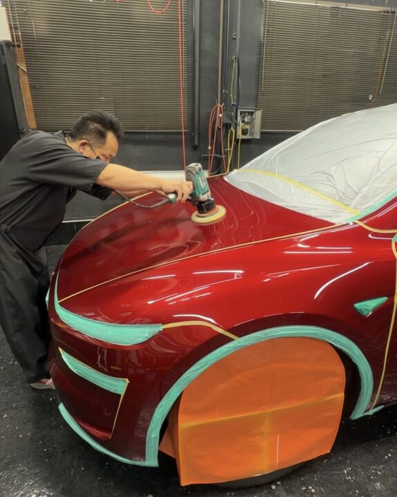 テスラ Model Yにコーティング施工前の下地作り磨き編